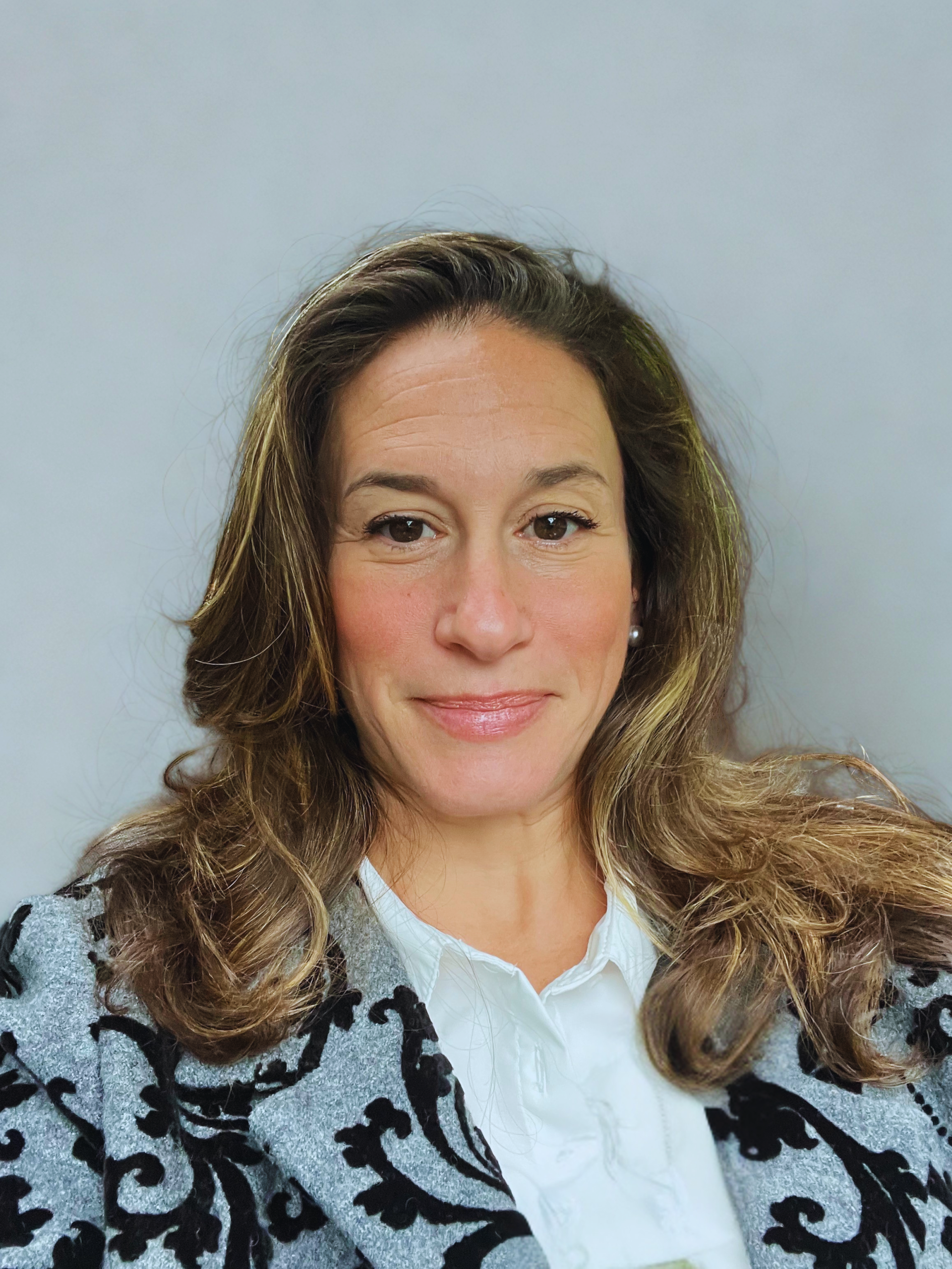 Michelle Headshot 2025 (2)